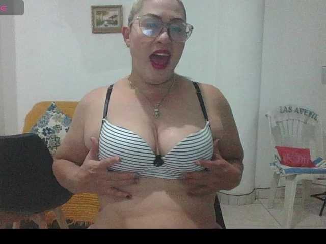 Hotmommyxxx live webcam show