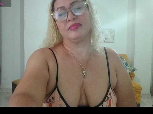 Hotmommyxxx live cam on BongaCams