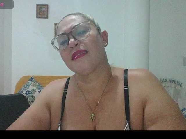 Hotmommyxxx live webcam show