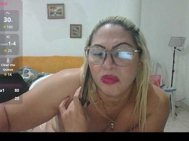 Hotmommyxxx live cam on BongaCams