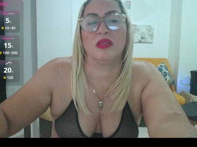 Hotmommyxxx live cam on BongaCams