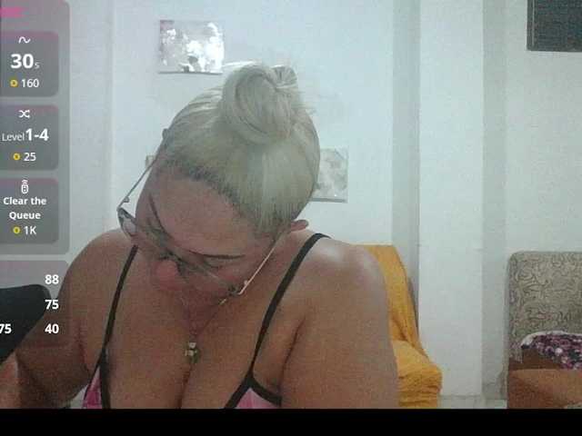Hotmommyxxx live cam on BongaCams