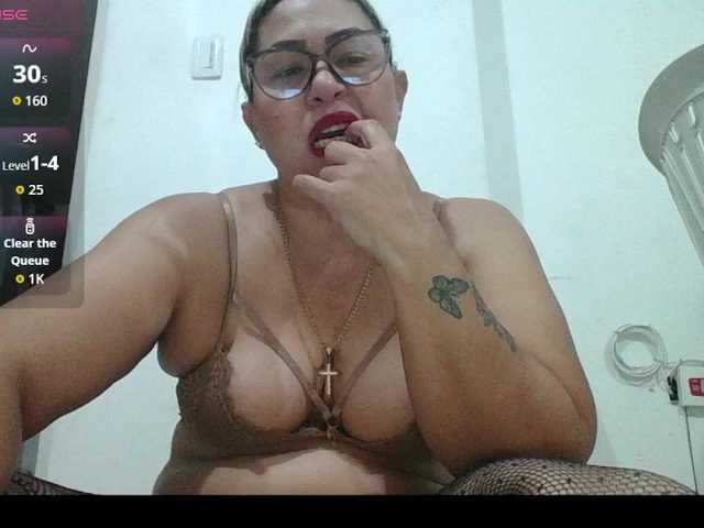 Hotmommyxxx live cam on BongaCams