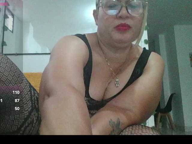 Hotmommyxxx live cam on BongaCams
