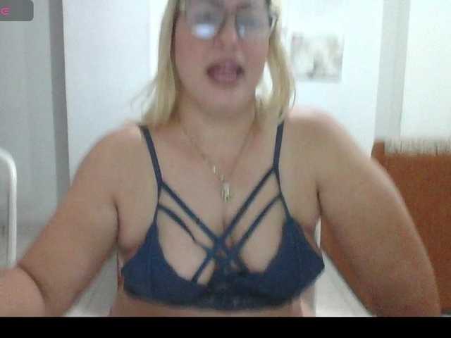 Hotmommyxxx live cam on BongaCams