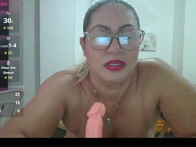 Hotmommyxxx live cam on BongaCams