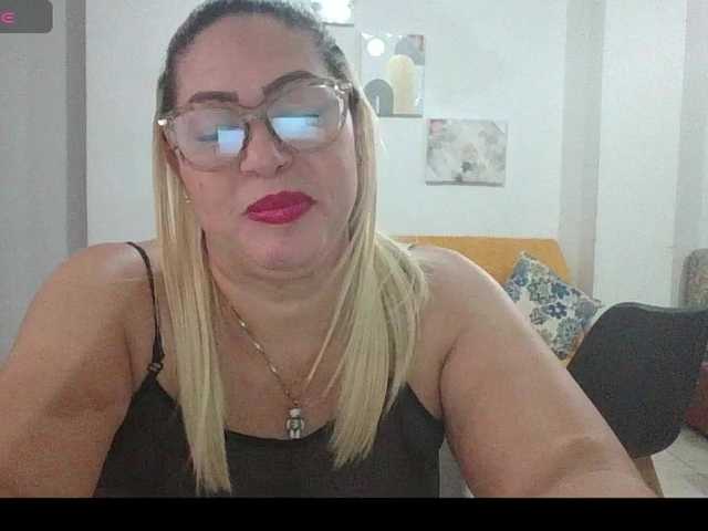 Hotmommyxxx live cam on BongaCams
