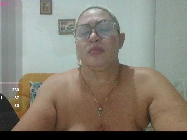 Hotmommyxxx live cam on BongaCams