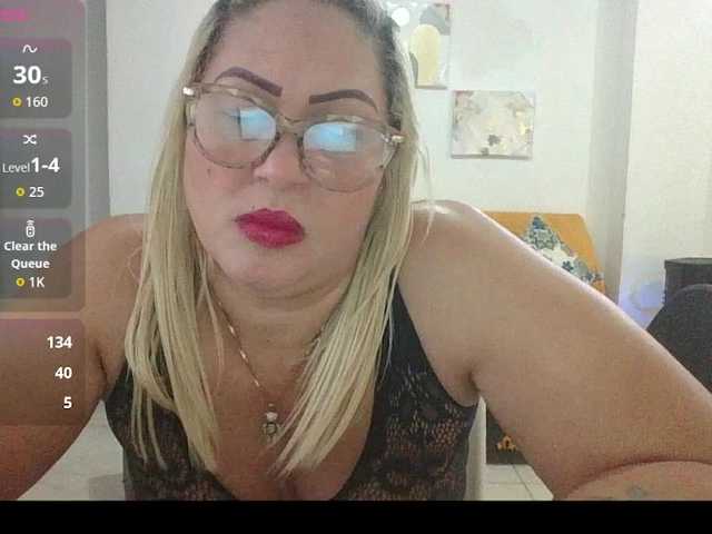 Hotmommyxxx live cam on BongaCams