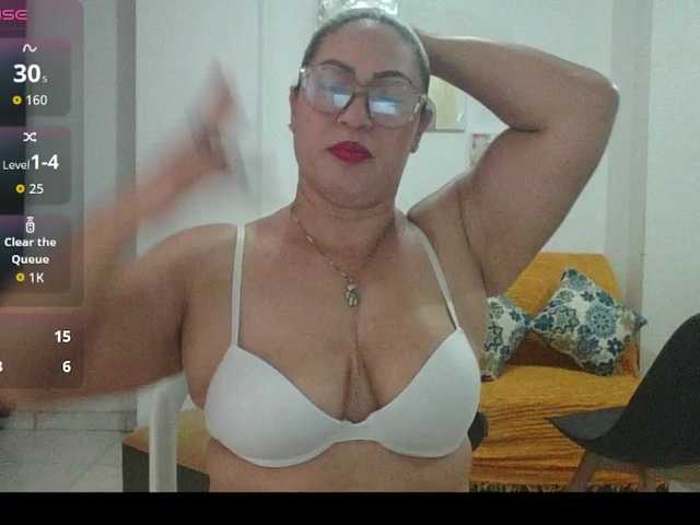 Hotmommyxxx live cam on BongaCams