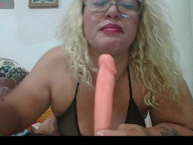 Hotmommyxxx live cam on BongaCams
