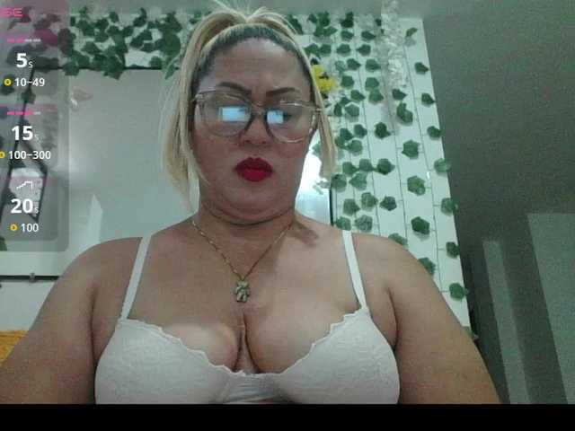 Hotmommyxxx live cam on BongaCams
