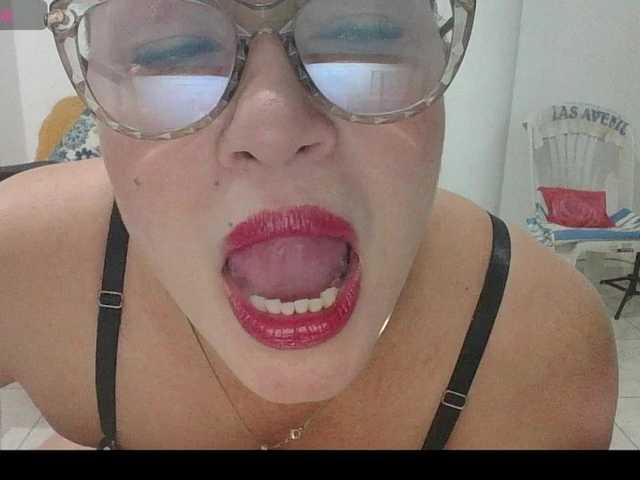 Hotmommyxxx live cam on BongaCams