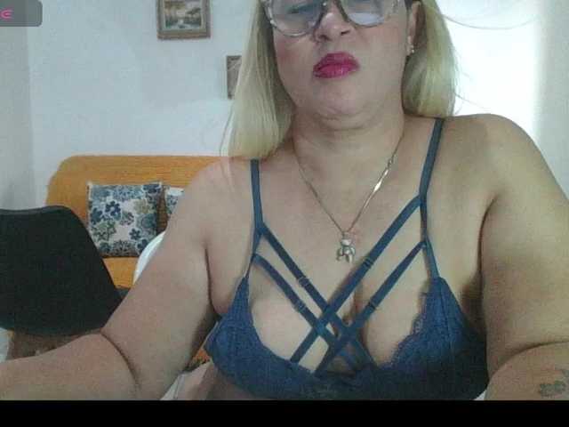 Hotmommyxxx live cam on BongaCams