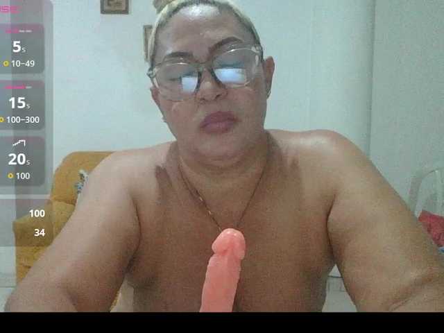 Hotmommyxxx live cam on BongaCams