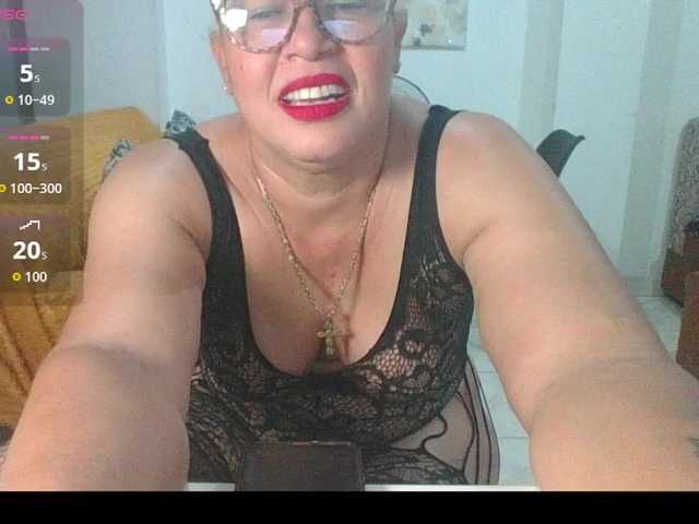 Hotmommyxxx Live Cam on BongaCams