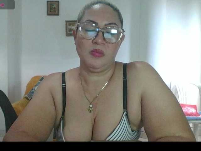 Hotmommyxxx live webcam show