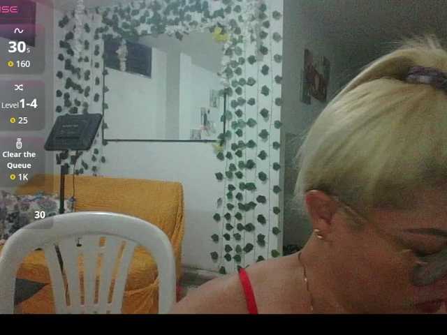 Hotmommyxxx live cam on BongaCams