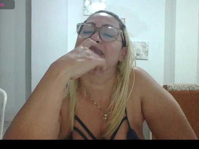 Hotmommyxxx live cam on BongaCams