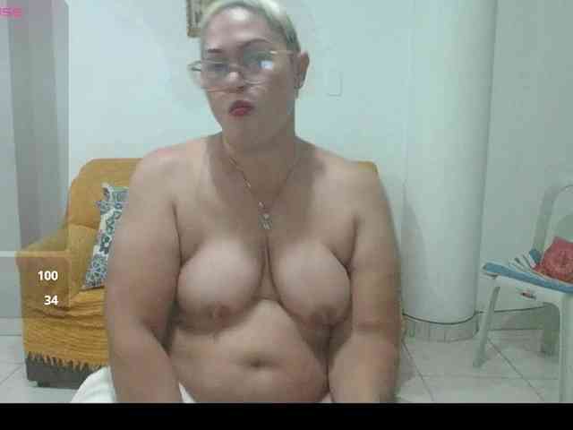 Hotmommyxxx webcam