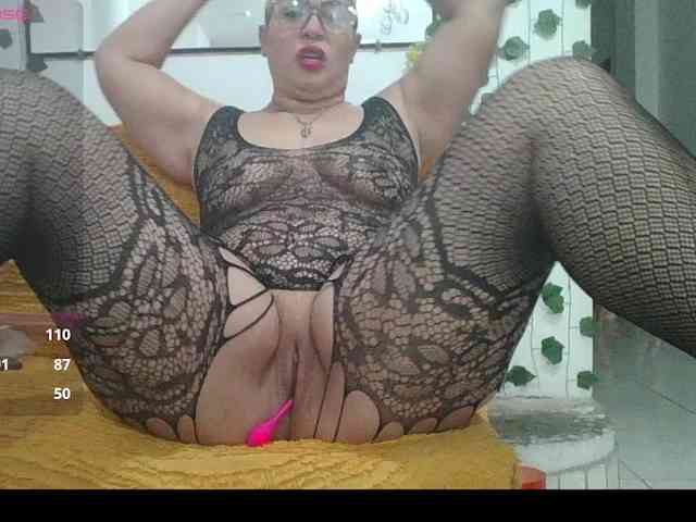 Hotmommyxxx webcam