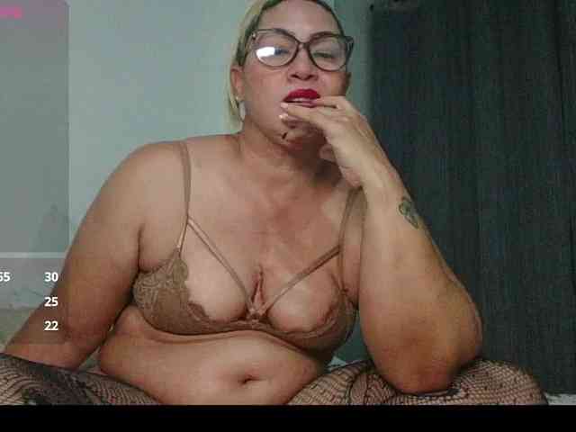 Hotmommyxxx webcam