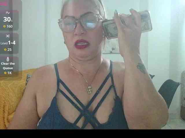 Hotmommyxxx webcam