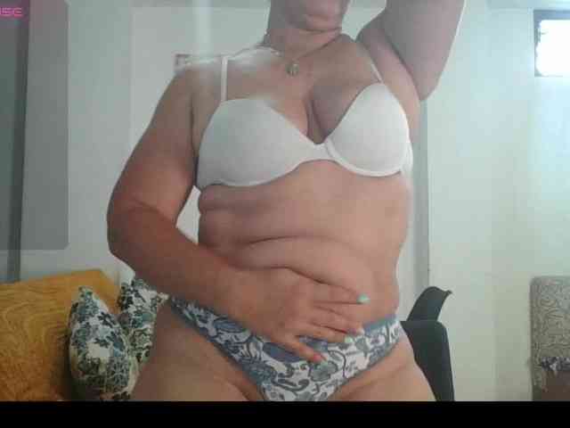 Hotmommyxxx webcam