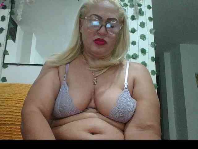 Hotmommyxxx webcam