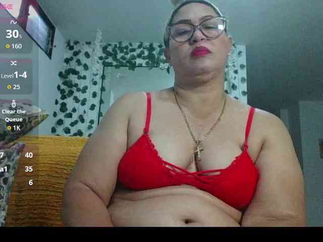 Hotmommyxxx webcam