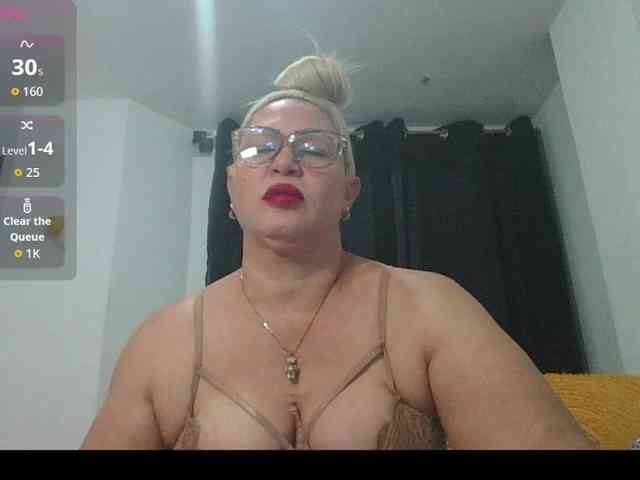Hotmommyxxx webcam