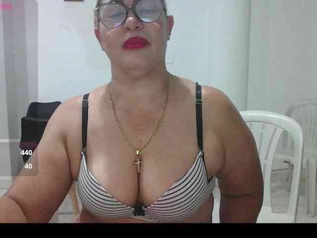 Hotmommyxxx webcam