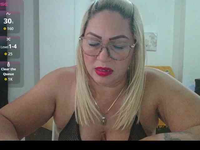 Hotmommyxxx webcam