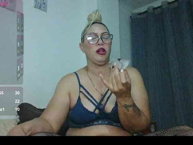 Hotmommyxxx webcam