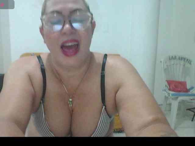 Hotmommyxxx webcam
