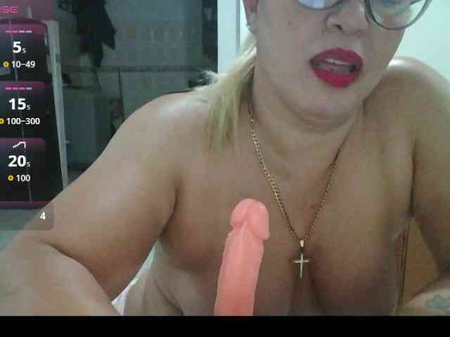 Hotmommyxxx webcam
