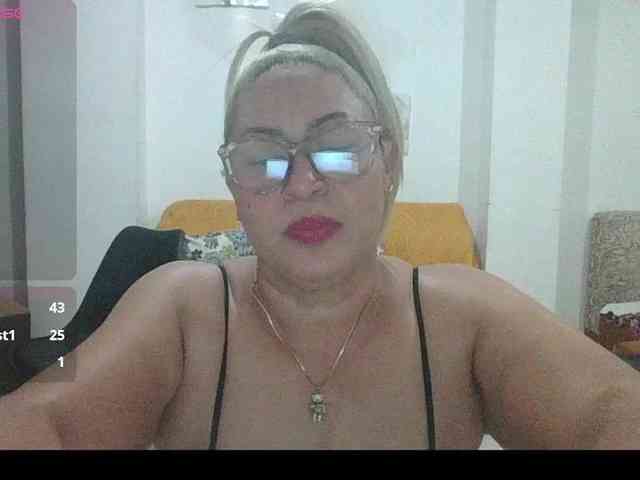 Hotmommyxxx webcam