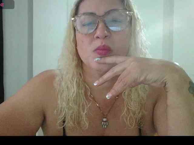 Hotmommyxxx webcam