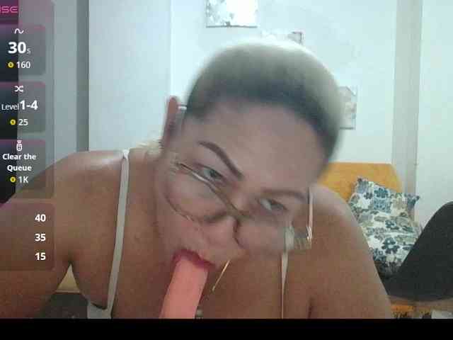 Hotmommyxxx webcam