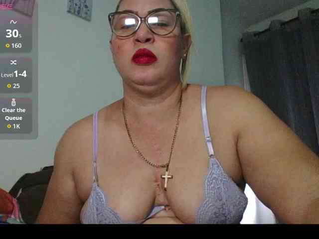 Hotmommyxxx webcam