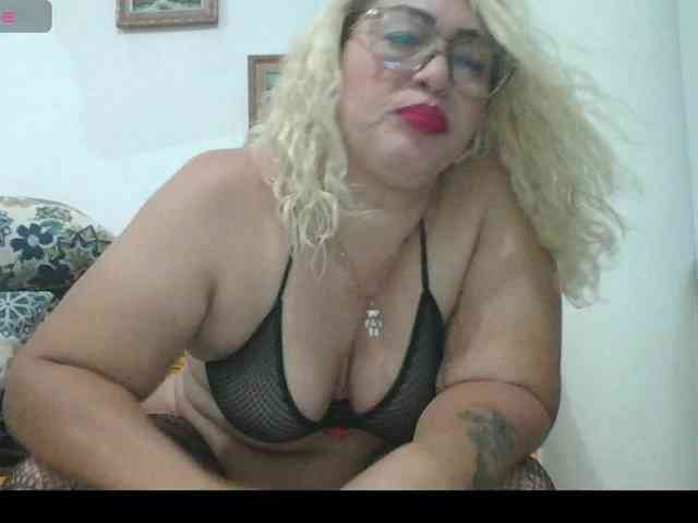 Hotmommyxxx webcam