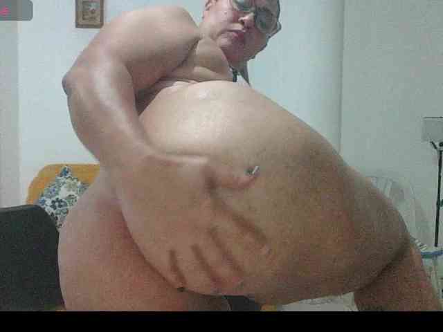 Hotmommyxxx webcam