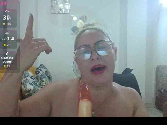 Hotmommyxxx webcam