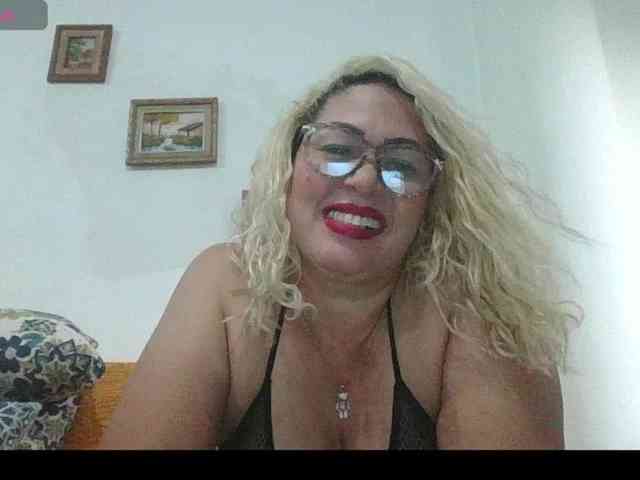 Hotmommyxxx webcam