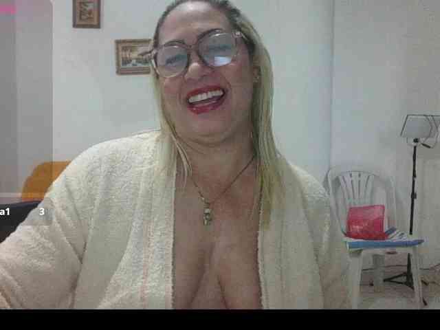 Hotmommyxxx webcam