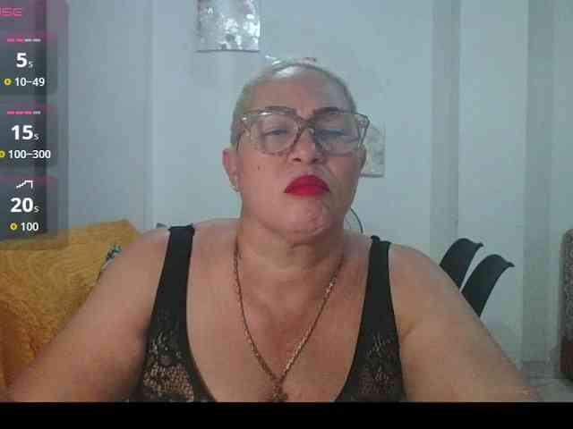Hotmommyxxx webcam