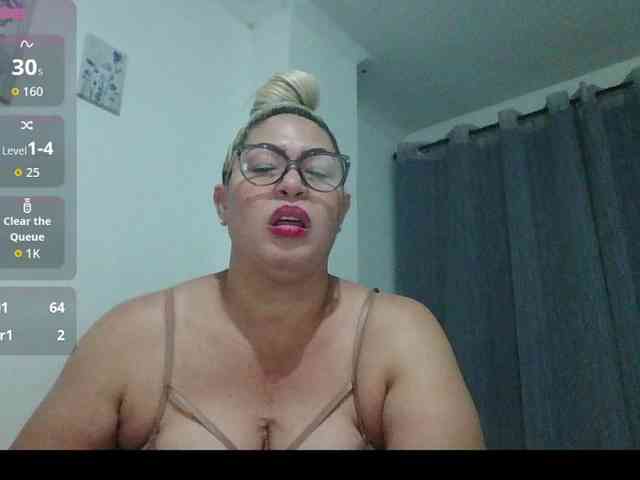Hotmommyxxx webcam
