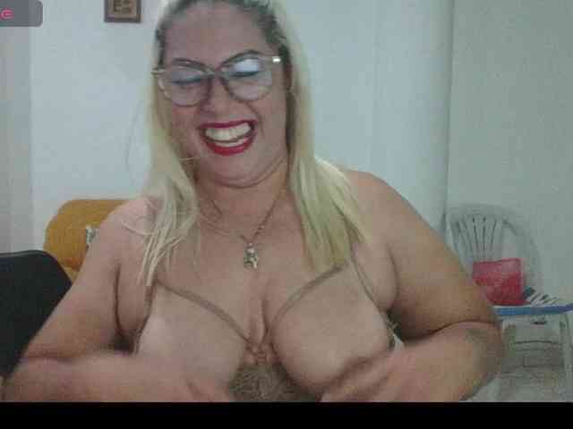 Hotmommyxxx webcam