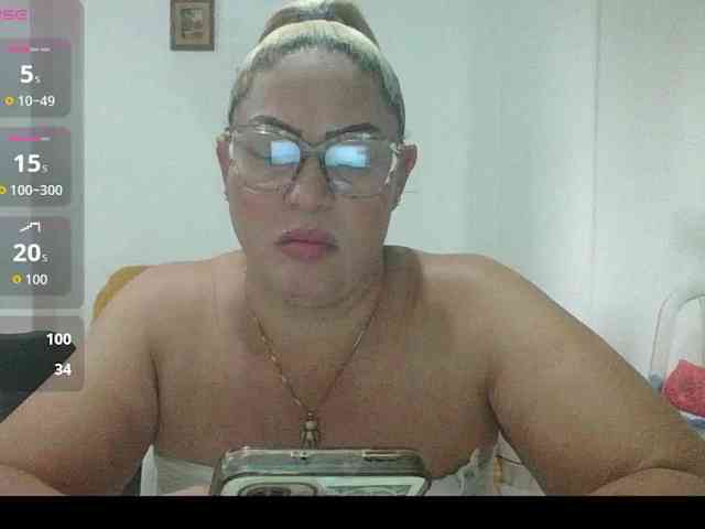 Hotmommyxxx webcam