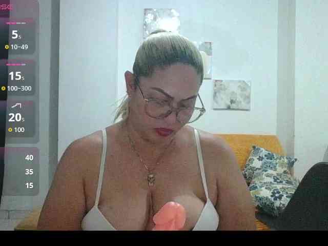 Hotmommyxxx webcam